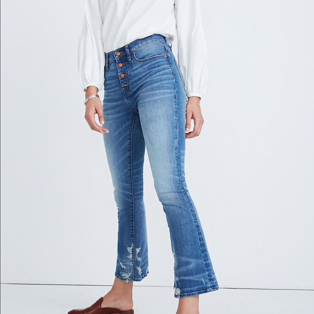 Cali Demi-Boot Jeans in Bess Wash: Button-Front